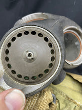 Charger l'image dans la galerie, Original WW2 British Army General Service Respirator &amp; Bag in excellent condition - The Militaria Shop
