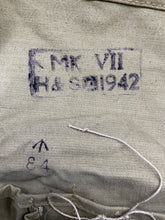 Charger l'image dans la galerie, Original WW2 British Army General Service Respirator &amp; Bag in excellent condition - The Militaria Shop
