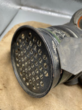 Charger l'image dans la galerie, Original British Home Front Warden's Gas Mask in Correct Canvas Bag - The Militaria Shop
