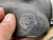 Charger l'image dans la galerie, Original British Home Front Warden's Gas Mask in Correct Canvas Bag - The Militaria Shop
