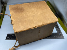 Charger l&#39;image dans la galerie, WW2 British Home Front Civilian Pattern Gas Mask in Box
