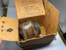 Charger l&#39;image dans la galerie, WW2 British Home Front Civilian Pattern Gas Mask in Box
