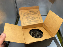 Lade das Bild in den Galerie-Viewer, WW2 British Home Front Civilian Pattern Gas Mask in Box
