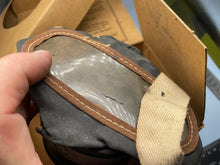 Lade das Bild in den Galerie-Viewer, WW2 British Home Front Civilian Pattern Gas Mask in Box
