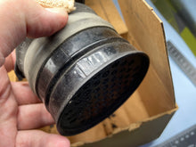 Lade das Bild in den Galerie-Viewer, WW2 British Home Front Civilian Pattern Gas Mask in Box
