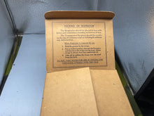 Lade das Bild in den Galerie-Viewer, WW2 British Home Front Civilian Pattern Gas Mask in Box
