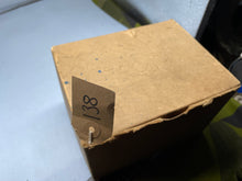 Lade das Bild in den Galerie-Viewer, WW2 British Home Front Civilian Pattern Gas Mask in Box

