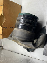 Charger l'image dans la galerie, Original British Civilian Gas Mask in Cardboard Carrying Box
