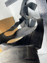 Charger l'image dans la galerie, Original British Civilian Gas Mask in Cardboard Carrying Box
