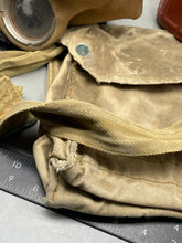 Charger l'image dans la galerie, Original WW2 British Army General Service Respirator &amp; Bag in excellent condition
