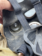 Charger l'image dans la galerie, Original WW2 British Army General Service Respirator &amp; Bag in excellent condition
