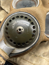Charger l'image dans la galerie, Original WW2 British Army General Service Respirator &amp; Bag in excellent condition
