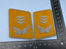 Charger l&#39;image dans la galerie, Pair of WW2 German Luftwaffe Collar Badges
