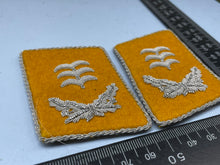 Charger l&#39;image dans la galerie, Pair of WW2 German Luftwaffe Collar Badges
