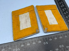 Charger l&#39;image dans la galerie, Pair of WW2 German Luftwaffe Collar Badges
