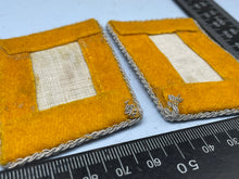 Charger l&#39;image dans la galerie, Pair of WW2 German Luftwaffe Collar Badges
