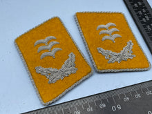 Charger l&#39;image dans la galerie, Pair of WW2 German Luftwaffe Collar Badges
