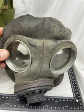 Charger l'image dans la galerie, Original WW2 British Army Assault Gas Mask Set
