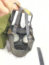Charger l'image dans la galerie, Original WW2 British Army Assault Gas Mask Set
