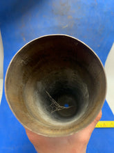 Charger l&#39;image dans la galerie, Original WW1 Trench Art Shell Case Vase
