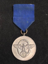 Charger l&#39;image dans la galerie, WW2 German Police 8 Year Service Medal Reproduction
