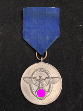 Charger l&#39;image dans la galerie, WW2 German Police 8 Year Service Medal Reproduction
