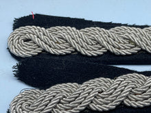 Load image into Gallery viewer, WW2 German SS Epaulettes
