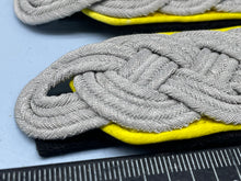 Load image into Gallery viewer, WW2 German Panzer / SS Signal Officer&#39;s Epaulettes
