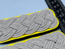 Load image into Gallery viewer, WW2 German Panzer / SS Signal Officer&#39;s Epaulettes
