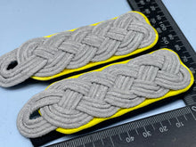 Load image into Gallery viewer, WW2 German Panzer / SS Signal Officer&#39;s Epaulettes
