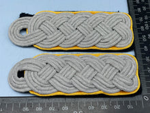 Load image into Gallery viewer, WW2 German Panzer / SS Signal Officer&#39;s Epaulettes
