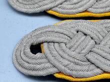 Load image into Gallery viewer, WW2 German Panzer / SS Signal Officer&#39;s Epaulettes
