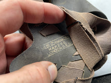 Charger l'image dans la galerie, WW2 British Home Front Wardens / Fire Watchers Gas Mask - ARP - The Militaria Shop
