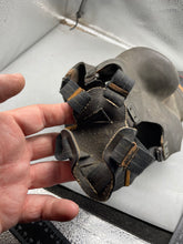 Charger l'image dans la galerie, WW2 British Home Front Wardens / Fire Watchers Gas Mask - ARP - 1938 Dated - The Militaria Shop
