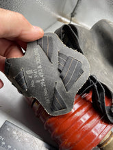 Charger l'image dans la galerie, Original WW2 British Army GSR General Service Respirator Gas Mask - The Militaria Shop
