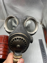 Charger l'image dans la galerie, Original WW2 British Army GSR General Service Respirator Gas Mask - The Militaria Shop
