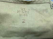 Load image into Gallery viewer, Original WW2 British Army Service Gas Mask in Bag - 1941 / 42 Dated
