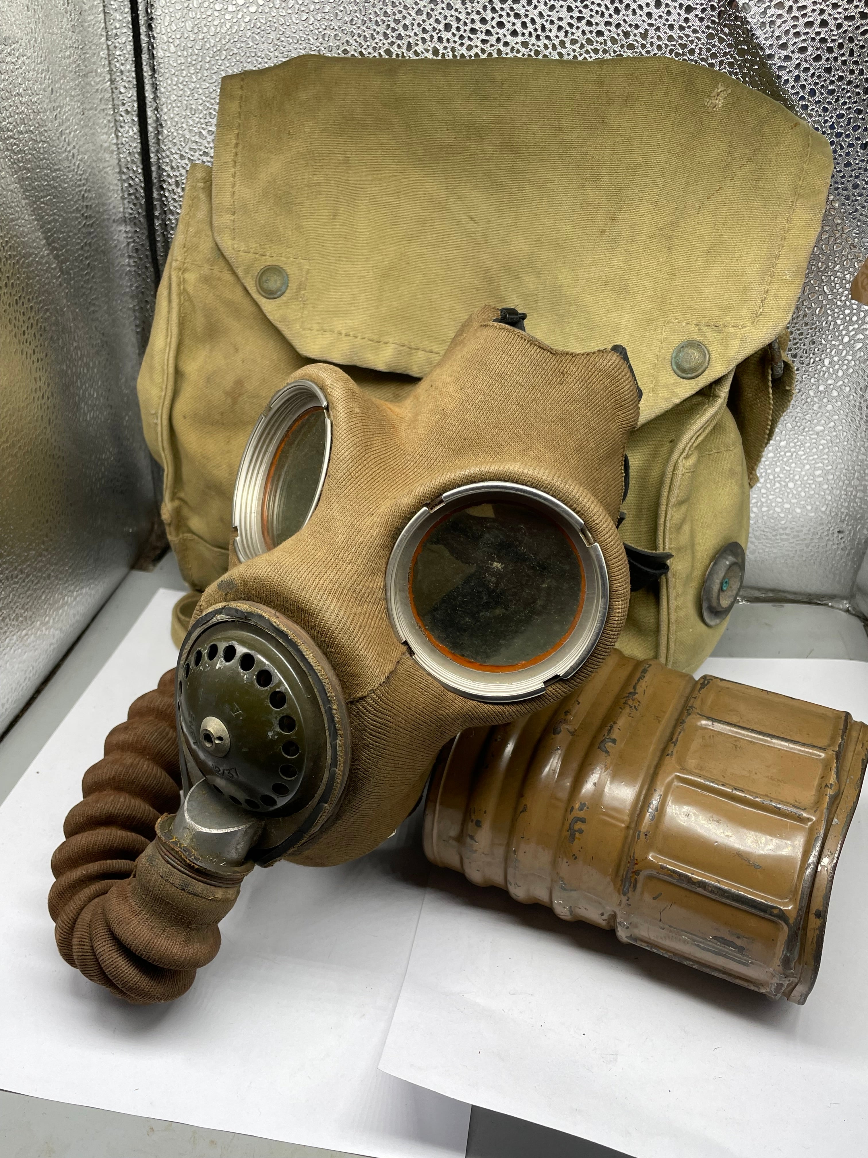 Original WW2 British Army GSR General Service Respirator Gas Mask & Bag - The Militaria Shop