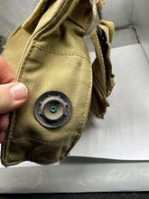 Charger l'image dans la galerie, Original WW2 British Army GSR General Service Respirator Gas Mask &amp; Bag - The Militaria Shop
