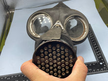 Charger l&#39;image dans la galerie, Original WW2 Dated British Home Front Wardens Gas Mask
