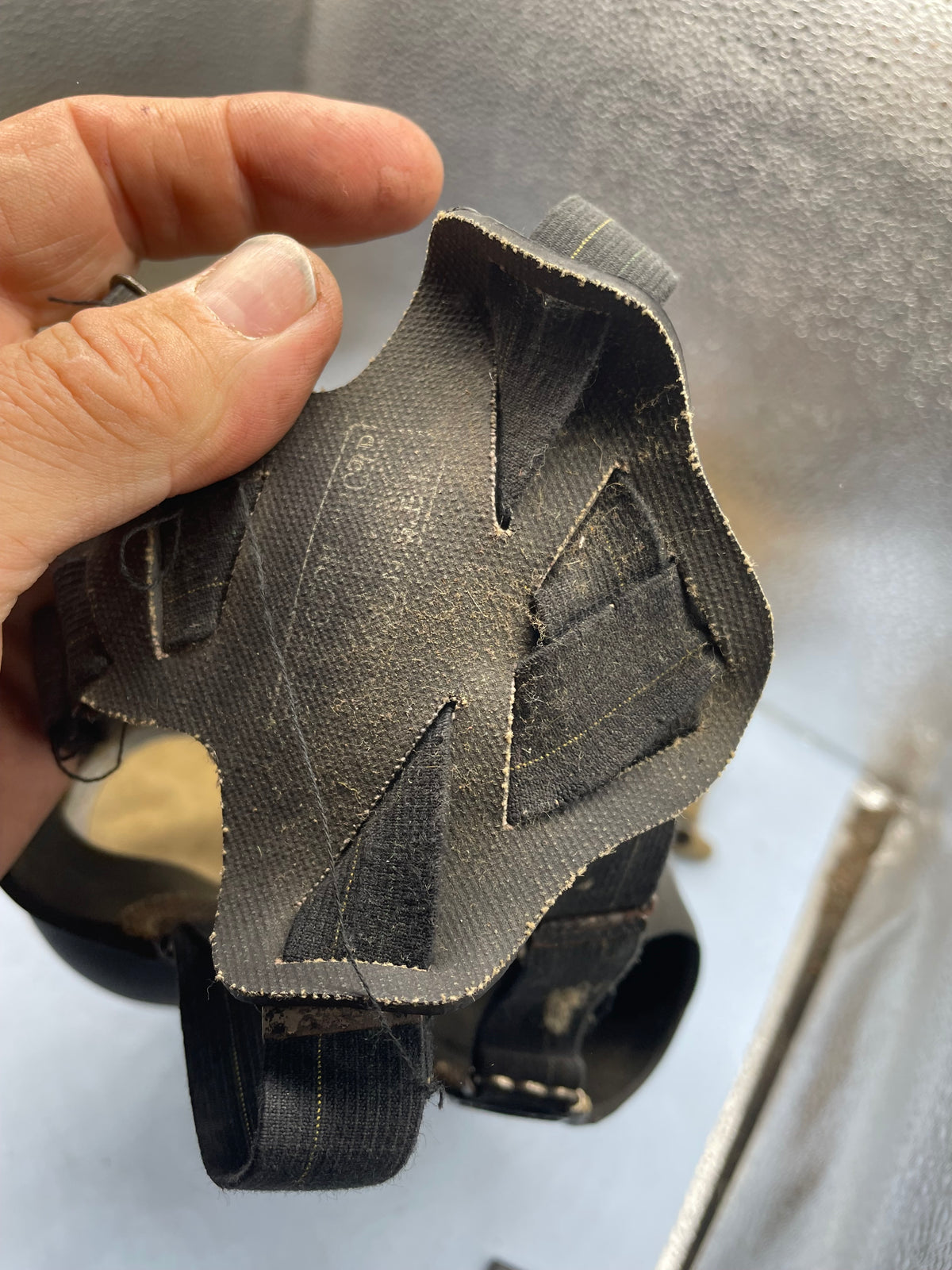 WW2 British Home Front Warden's Gas Mask in Bag of Issue - The Militaria Shop
