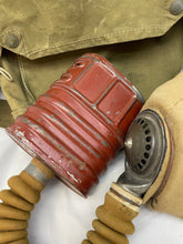 Lade das Bild in den Galerie-Viewer, Rare T-Mic WW2 British Army Soldiers GSR Gas Mask in Bag

