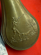 Charger l&#39;image dans la galerie, An original Victorian Copper Powder Flask with a decorative Hunting Scene on the side.
