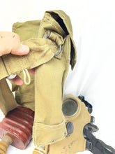 Lade das Bild in den Galerie-Viewer, Rare T-Mic WW2 British Army Soldiers GSR Gas Mask in Bag
