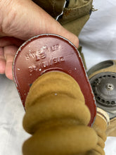 Lade das Bild in den Galerie-Viewer, Rare T-Mic WW2 British Army Soldiers GSR Gas Mask in Bag
