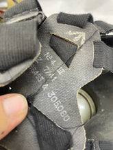 Lade das Bild in den Galerie-Viewer, Rare T-Mic WW2 British Army Soldiers GSR Gas Mask in Bag

