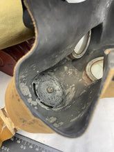Lade das Bild in den Galerie-Viewer, Rare T-Mic WW2 British Army Soldiers GSR Gas Mask in Bag
