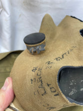Lade das Bild in den Galerie-Viewer, Rare T-Mic WW2 British Army Soldiers GSR Gas Mask in Bag
