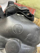 Charger l'image dans la galerie, WW2 British Army Soldiers GSR Gas Mask in Bag - 1941 Dated

