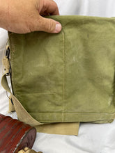 Charger l'image dans la galerie, WW2 British Army Soldiers GSR Gas Mask in Bag - 1941 Dated
